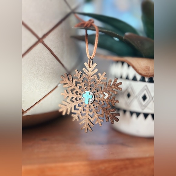 Ornaments / Rustic Snowflake Cross - Picture 3 of 8